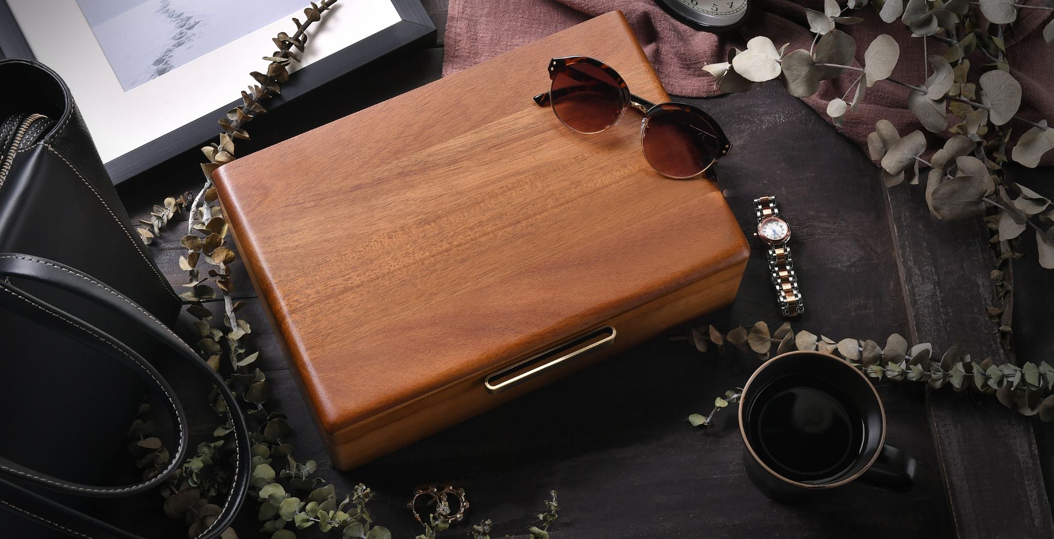 Benefits of a Wooden Jewelry Box for Storage