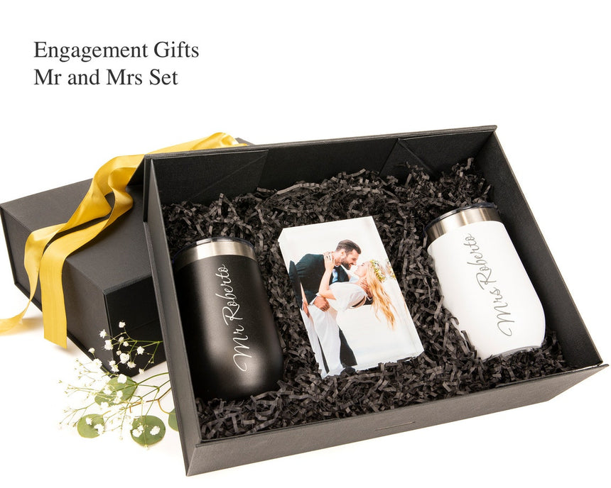 Top 10 Engagement and Wedding Gifts for Friends Who Love Traveling – Travel  Challenge Book